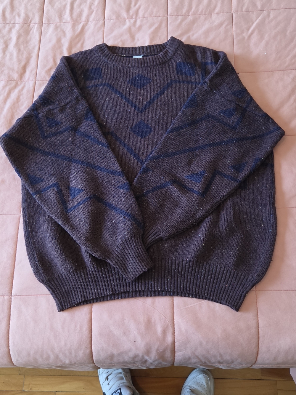 Vintage Men's Brown Geometric Crewneck Sweater